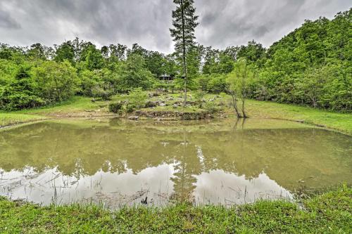 Spacious and Elegant Mountain View Cabin with Deck!