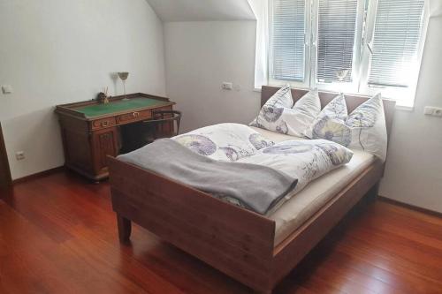 Alte Villa 400m2 Seegrund nur fur euch - old villa with 400m2 beach just for you
