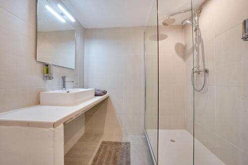 Confortable Rooftop view Appart Hôtel Avignon - main image