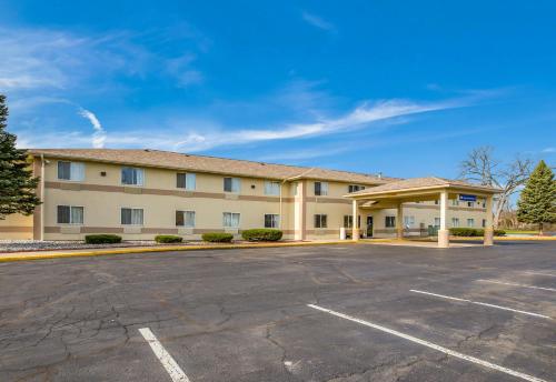 Americas Best Value Inn Charlotte - image 2