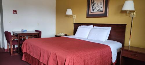 Rodeway Inn - Accommodation - Goddard