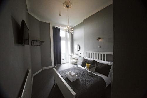 The Lansdowne - image 7