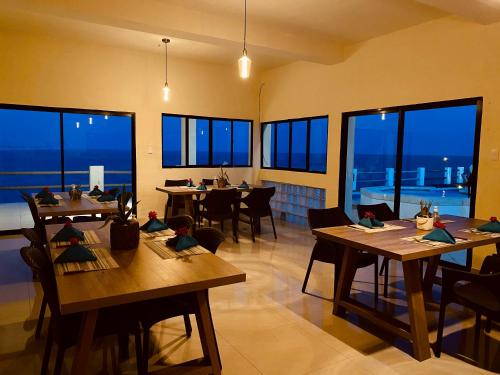 Restaurant, Paradise Surf Hotel in El Cuco