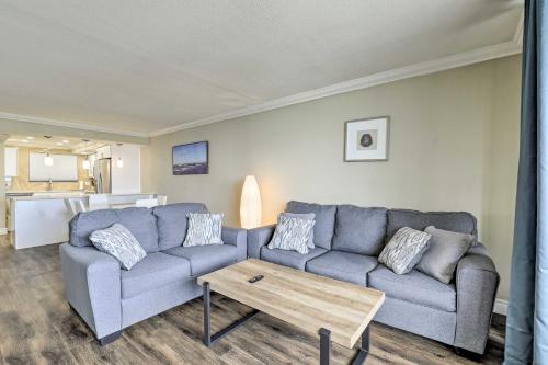Waterfront Resort Condo with Private Beach and Pool in Hudson, USA