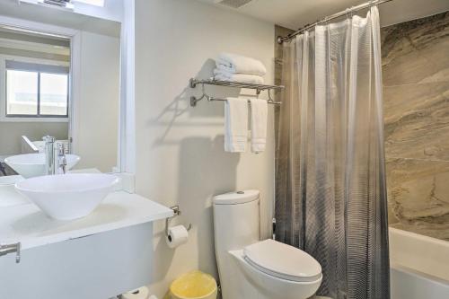 Waterfront Resort Condo Private Beach and Pool