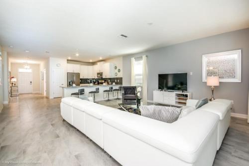 Large 8 Bed 5 Bath Home Champions Gate Golf Resort villa - image 4