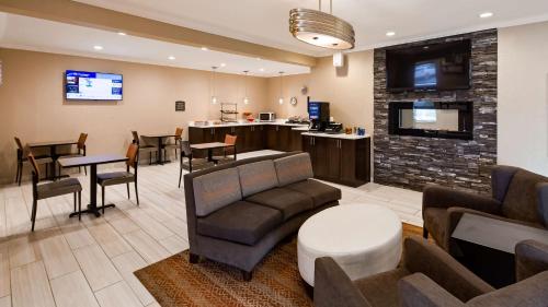Best Western Pearl City Inn - image 6