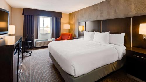 1 king bed, 1 twin bed