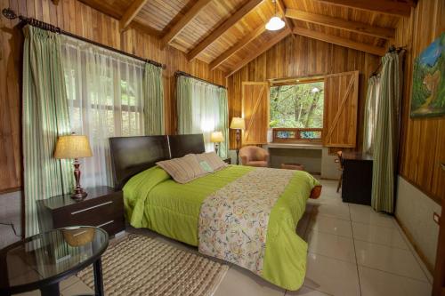 Los Pinos Cabins & Reserve