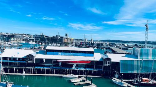 New Waterfront Penthouse on Princes Wharf with Harbor view! The heart of Auckland City! Free Parking!, Auckland (photo 4)