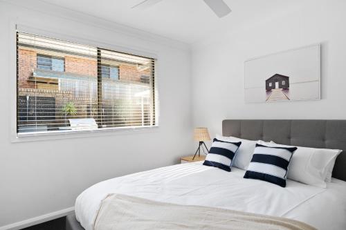 SUN DRENCHED HOME AWAY FROM HOME // BATEAU BAY