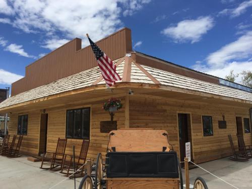 Creekside Downtown Vacation Suites, Only Adults 25 or older – Buffalo, WY