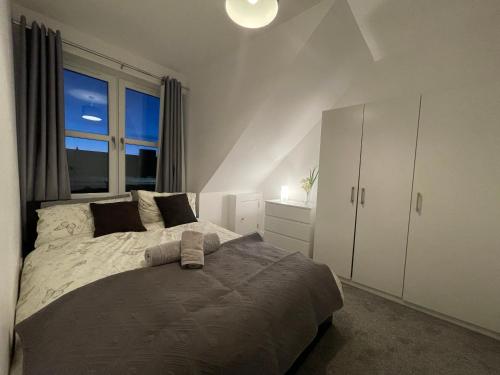 Carvetii- Edward House-D 2 Dbl bed 2nd floor flat - Apartment - Dunfermline