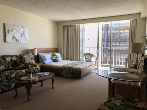 Tropical Studios at Marine Surf Waikiki - FREE PARKING - BEST LOCATION - FULL KITCHEN - SWIMMING POOL - image 13
