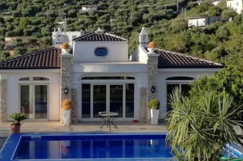 Luxury villa with pool gîte à louer Hermada