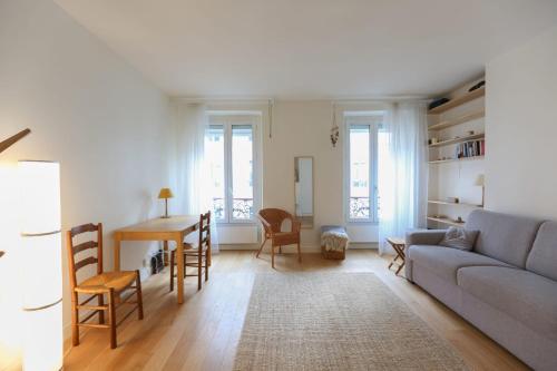 Beautiful and bright flat in Paris - image 3