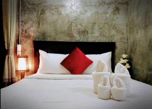 ห้องเตียงควีนไซส์พร้อมระเบียงและเครื่องปรับอากาศ (Queen Room with Balcony and Air Conditioning)