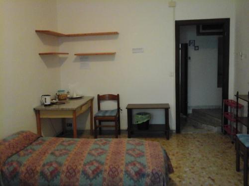 B&B METRO' CENTRAL LINE --ONLY WC IN ROOMS---one train every 2 minutes- id reg lazio 11644 - image 9