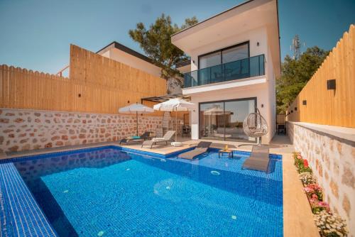 Emirbey - 2 Bedroom Holiday Villa with jacuzzi in Kalkan