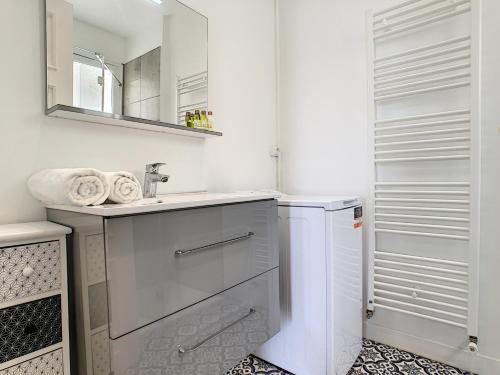 Apartment with Balcony image 10