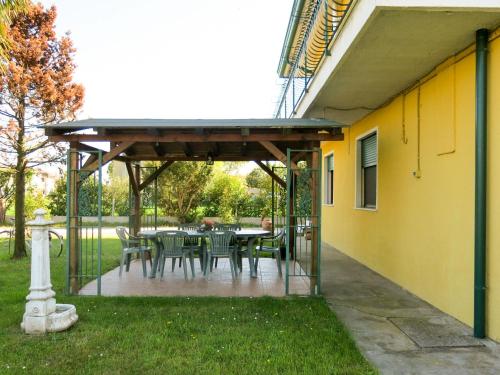  Apartment Casa Consuelo by Interhome in Tombolino