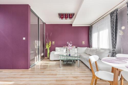 ห้องส่วนกลางสำหรับนั่งเล่น/ดูทีวี, Osiedle Bocianie Gniazdo by Noclegi Renters in โอโกรดี