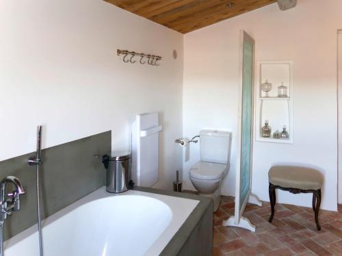 Holiday Home Le Réveillat - MJU100 gîte à louer Reillanne