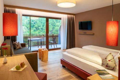 1 king bed, 1 sofa bed