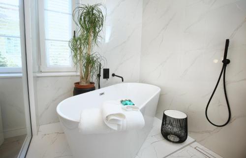 Garden Luxury Rooms Room Type - One-Bedroom Apartment
