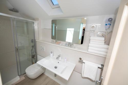 Gothic Palace Heritage - image 14