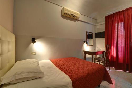 Guestroom, Hotel Italia in Turin