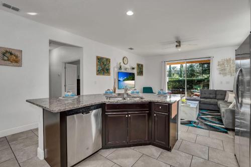 Family Resort - 5BR Mansion - Private Pool Hot Tub And BBQ! - image 8