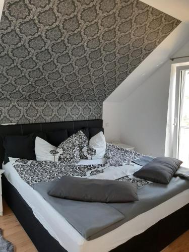 B&B Stolberg - Haus am Hang; Ferienwohnung Fernblick - Bed and Breakfast Stolberg