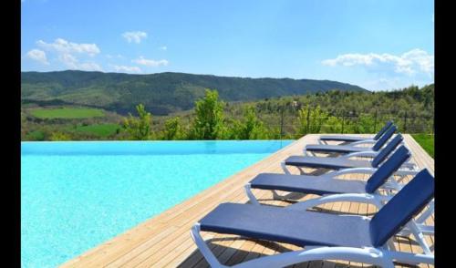 Villa in Santa Maria de Merles Sleeps 12 with Pool and Air Con gîte à louer Santa Maria de Merlès