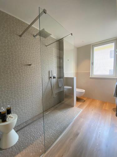 Deluxe Double Room with Balcony image 7