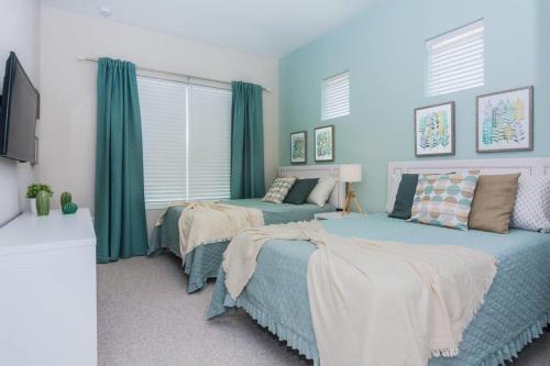 Stunning Five Suites Townhouse with Summer Kitchen at Summerville Resort 2668