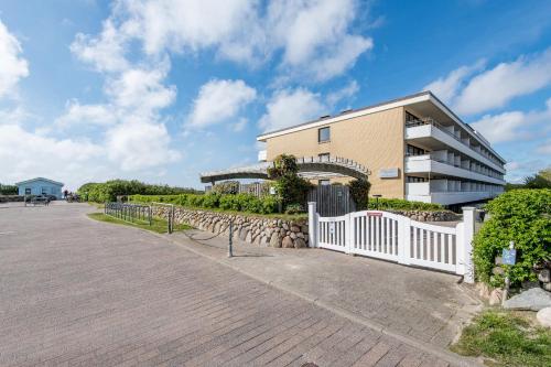 Apartment with Sea View image 3