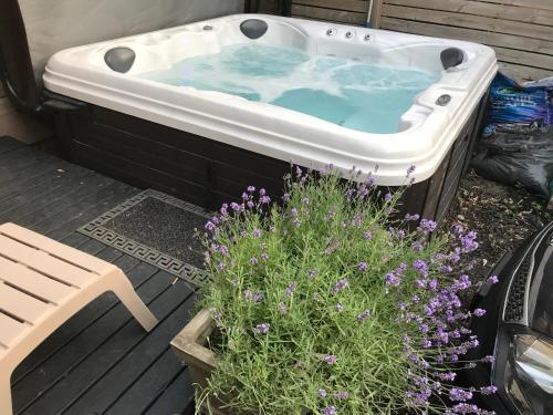 Love-nest With Private Hot Tub 2