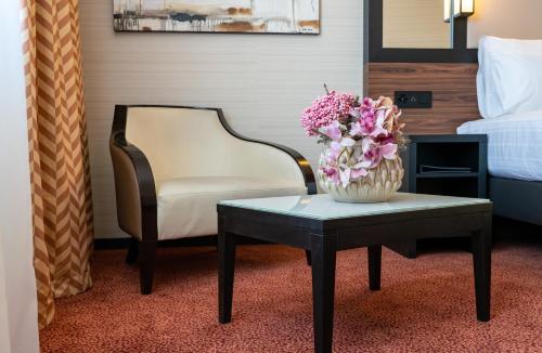 Executive Suite image 5
