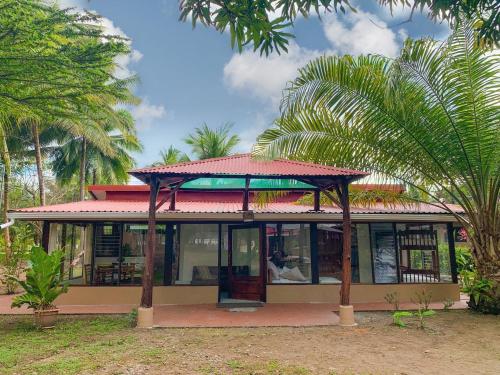 2 bedrooms, 6 beds