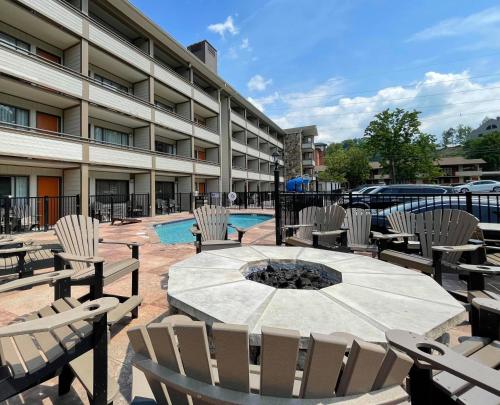 Swimming pool, Howard Johnson by Wyndham Downtown Gatlinburg in Gatlinburg (TN)