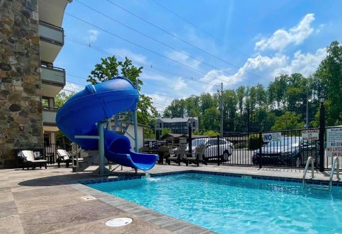 Swimming pool, Howard Johnson by Wyndham Downtown Gatlinburg in Gatlinburg (TN)
