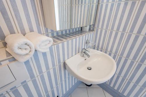 Apartment with Sea View image 9