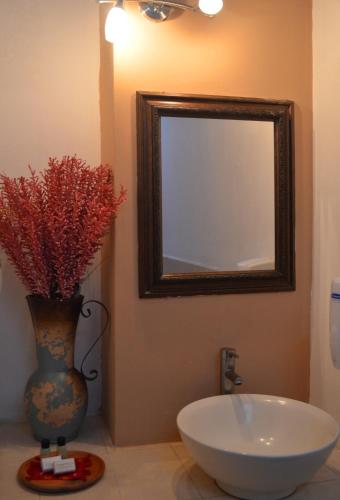 Superior Twin Room image 3