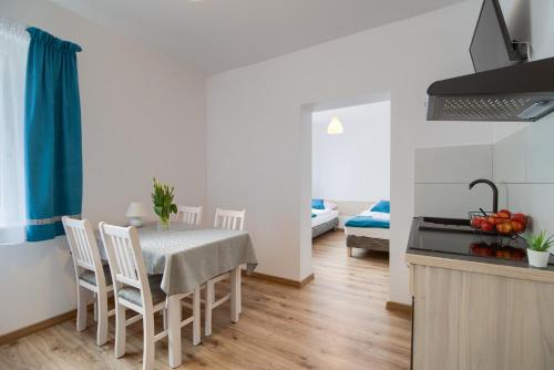 Studio Apartment image 6