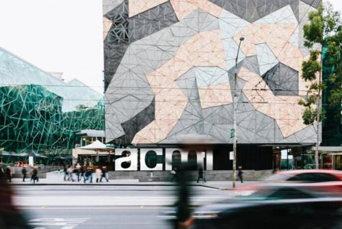 Central‌ ‌Melbourne‌ ‌Studio‌ ‌metres‌ ‌from‌ ‌Dining‌ ‌and ‌Bars‌