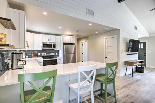 Modern and Colorful Buda Home Near Dtwn Austin! - image 5