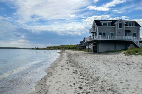 . Romantic Retreat on the Sand: Cape Cod Beach House
