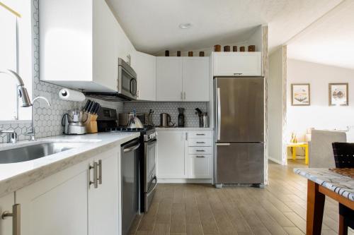 주방, @ Marbella Lane - 10 Acres Oasis Desert Retreat! in 기타