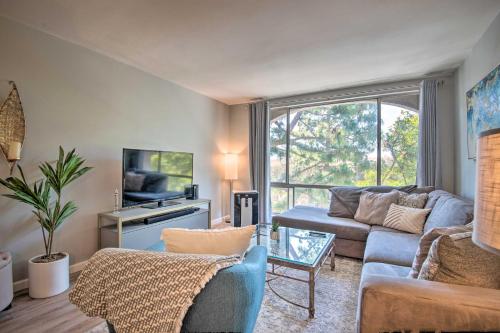 Chic Culver City Condo about 6 Miles to Venice Beach! 